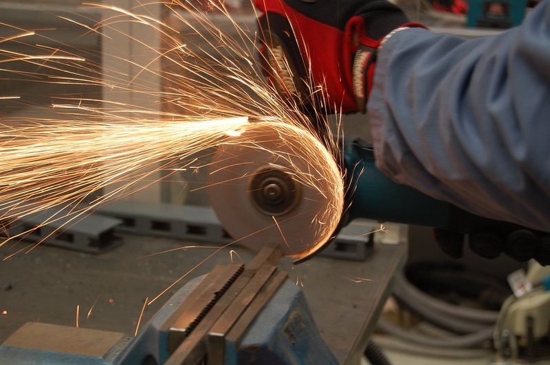 Bosch Angle Grinder — GWS 700 + 4 Discs+ CB